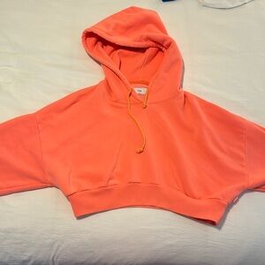 Aritzia TNA coral cropped hoodie- never worn